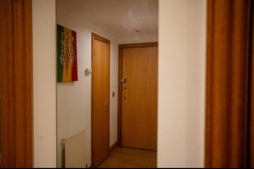 1-Bed Flat In Ocean Village Southampton Extérieur photo