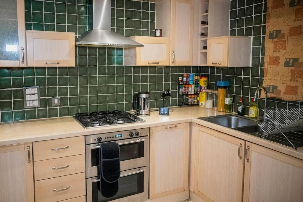 1-Bed Flat In Ocean Village Southampton Extérieur photo