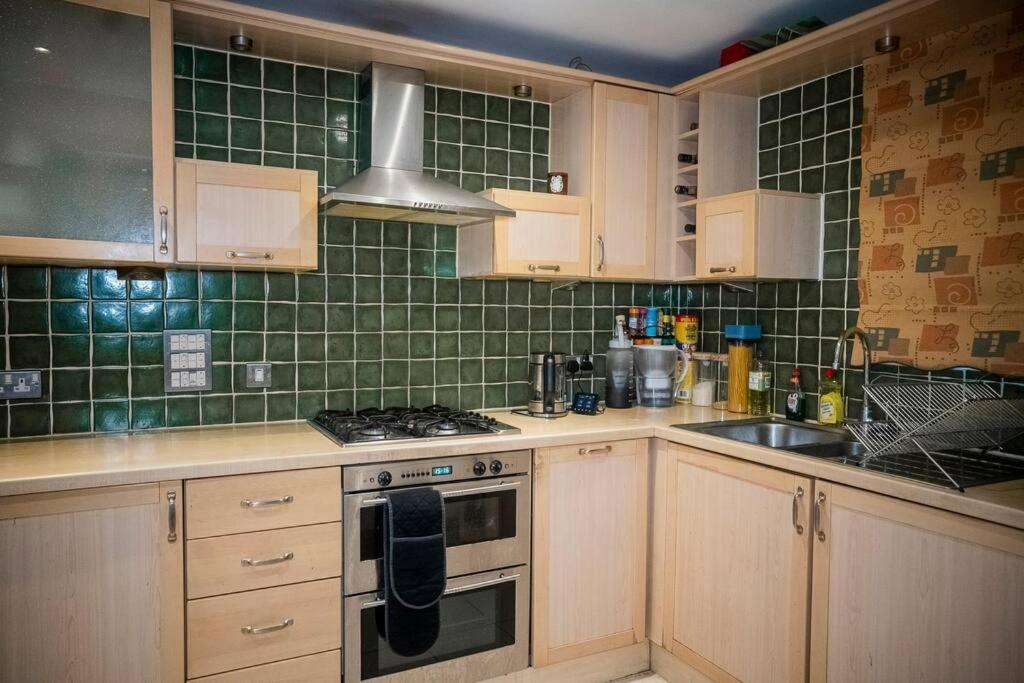 1-Bed Flat In Ocean Village Southampton Extérieur photo