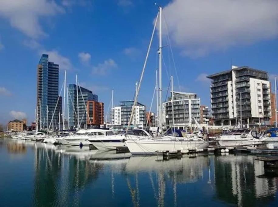 1-Bed Flat In Ocean Village Southampton Extérieur photo