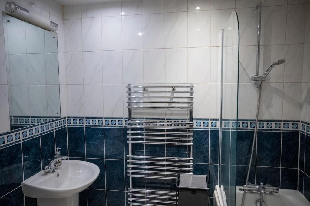 1-Bed Flat In Ocean Village Southampton Extérieur photo