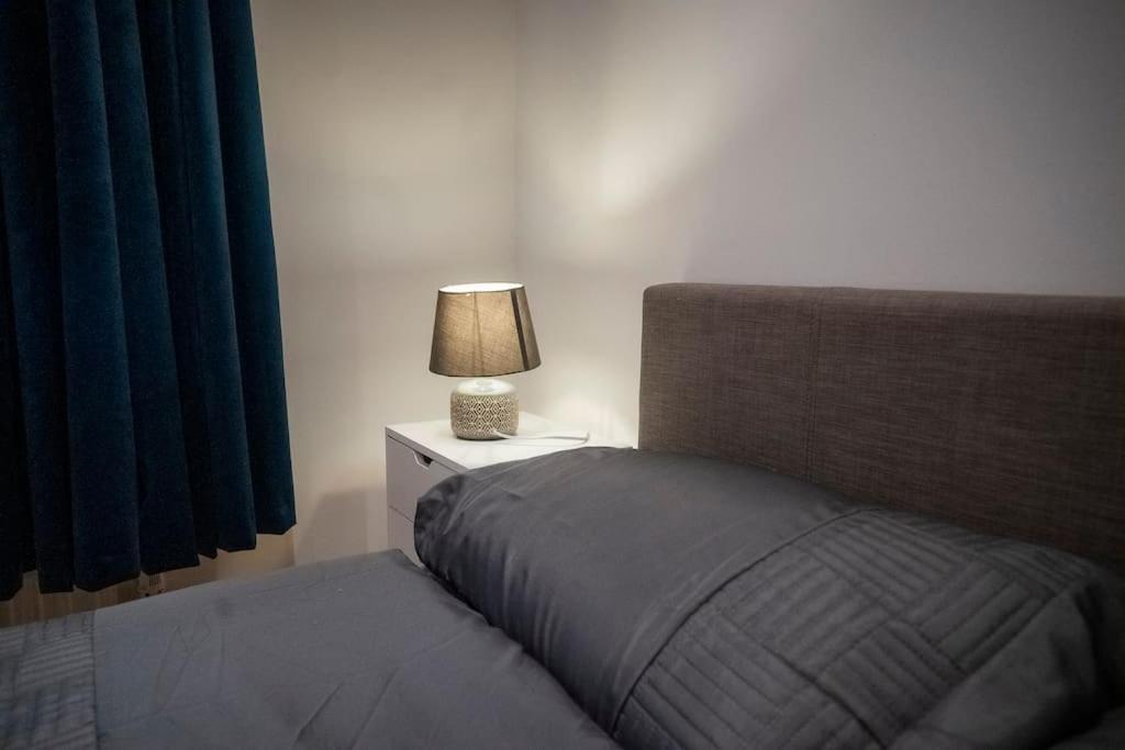 1-Bed Flat In Ocean Village Southampton Extérieur photo